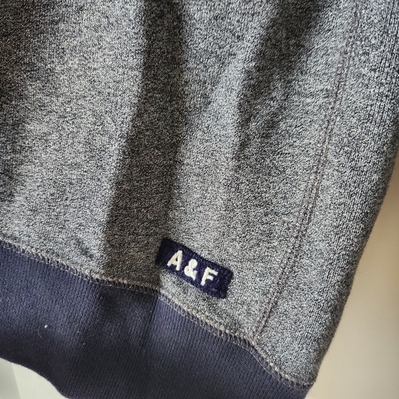 ABERCROMBIE & FITCH Gray charcoal crewneck sweater Size M - Picture 2 of 5